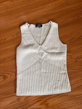 Express Women’s Cream Knit Sleeveless V‑Neck Tank Size Small